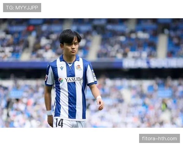 久保建英在皇家社会更衣室展现领袖魅力促团队凝聚力