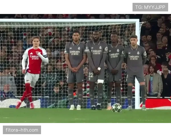 任意球中人墙干扰判罚规则解读,裁判如何界定有效防守?